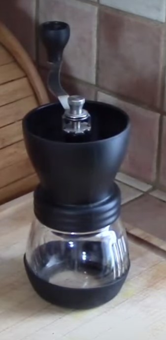 Manual coffee grinder real time view